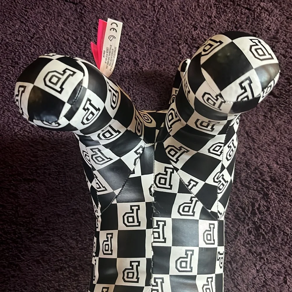 Victoria's 2018  Secret Pink Fashion Show Dog, checkered , "P" extra large - Picture 5 of 11